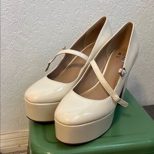 Platform heels beige